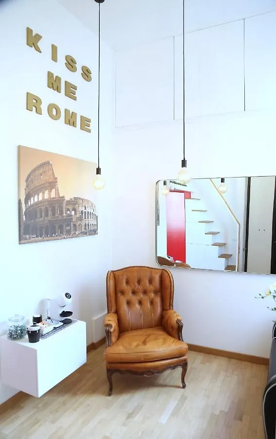 Kiss Me Rome Luxury Rooms İtalya
