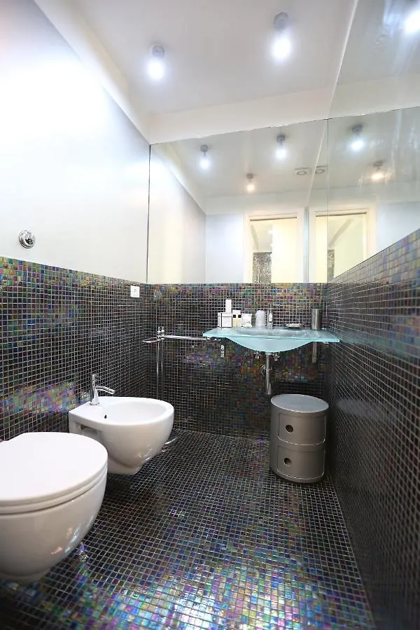 Kiss Me Rome Luxury Rooms İtalya
