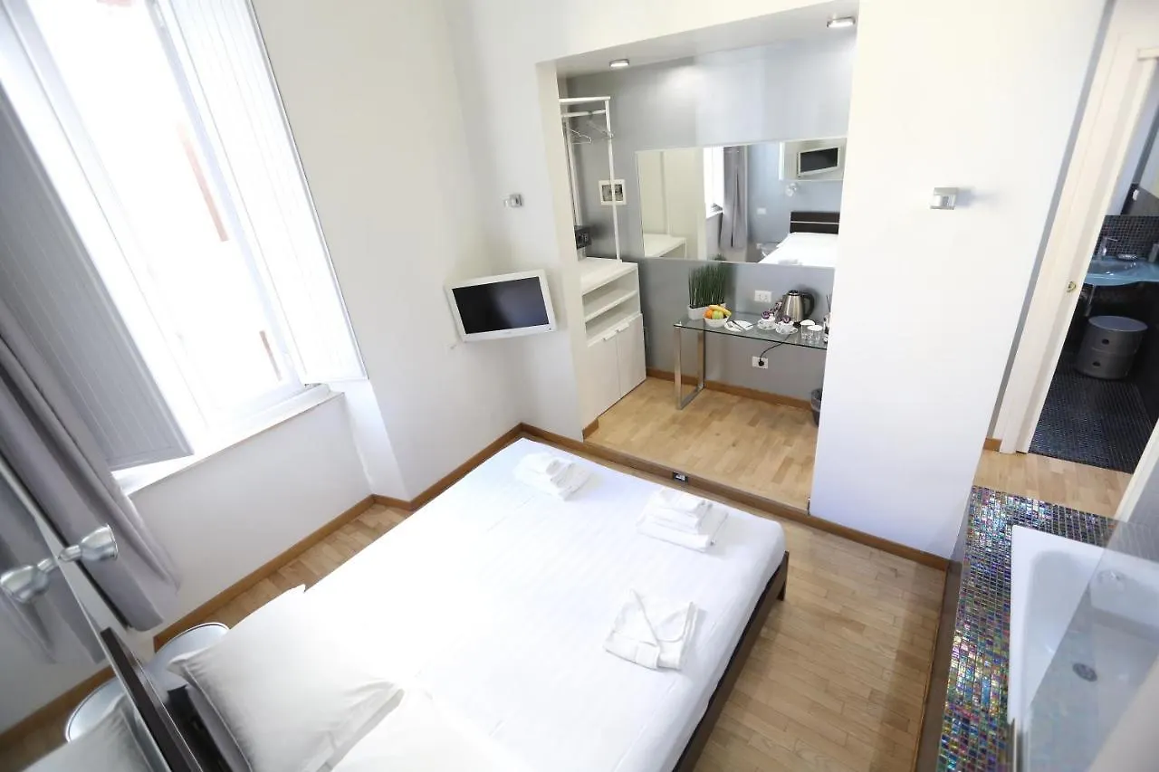 Kiss Me Rome Luxury Rooms Oda ve Kahvaltı
