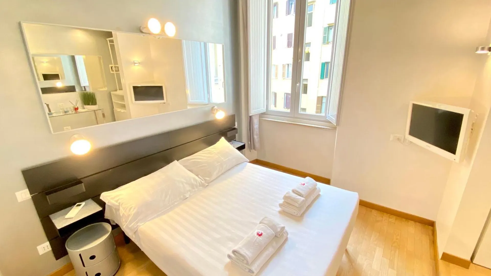 Kiss Me Rome Luxury Rooms Oda ve Kahvaltı