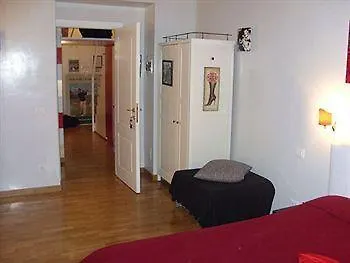Kiss Me Rome Luxury Rooms